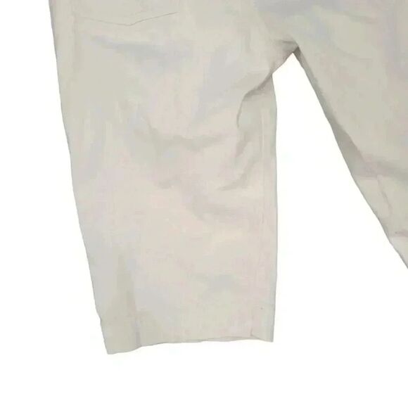 Levi's Women's 515 Capri White Cotton/Spandex Denim Capri Pants - Picture 11 of 13